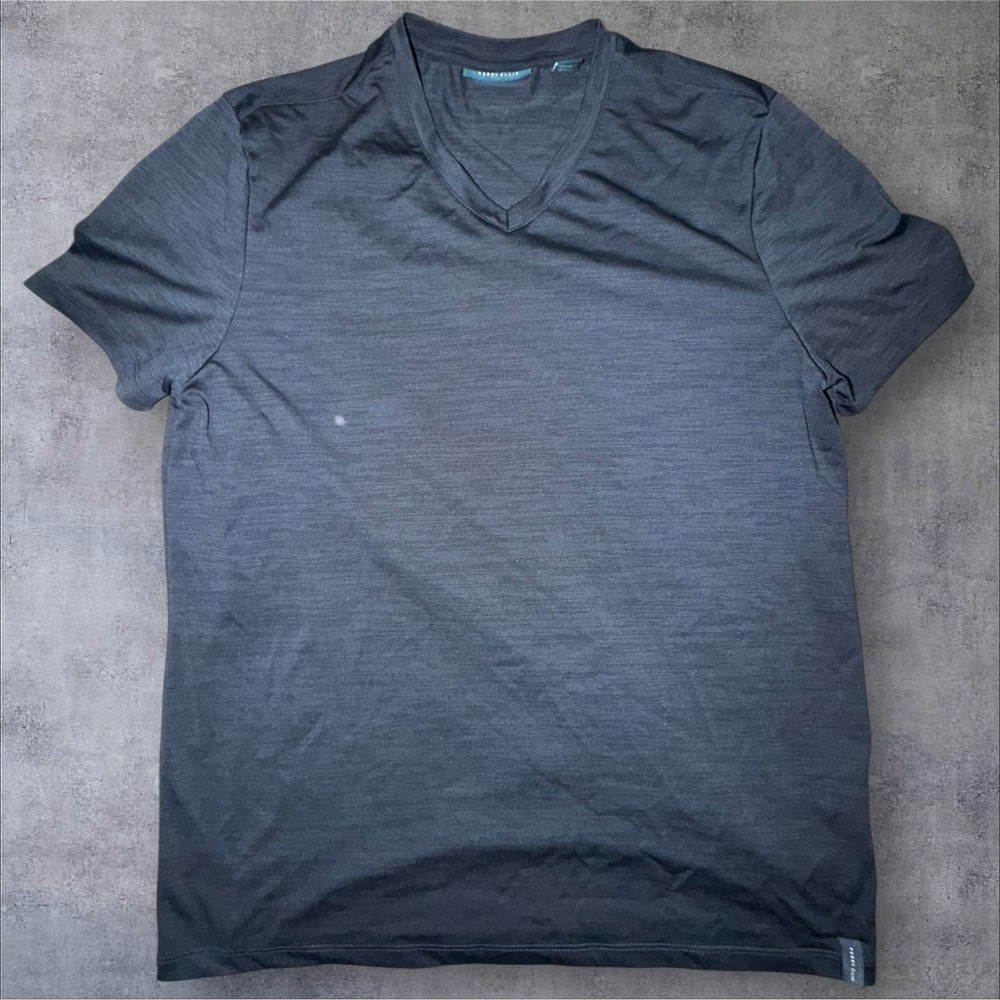 Perry Ellis Mens V-Neck T-Shirt Charcoal Gray Heathered Short Sleeve Size M